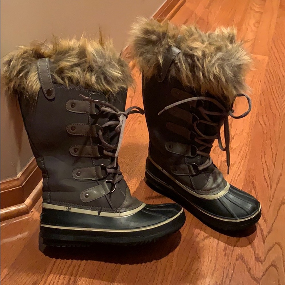 Tall winter snow boots size 6